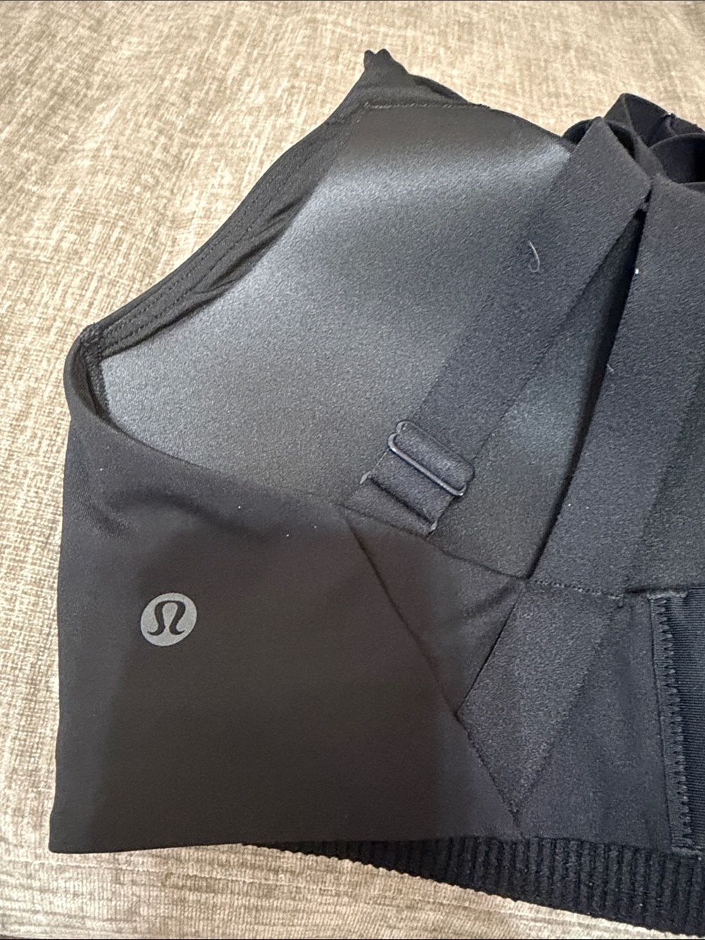 lululemon athletica Black High-Neck Crisscross Sports Bra size 34D - Picture 4 of 4